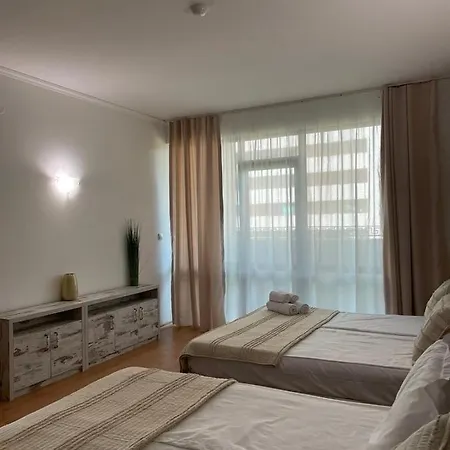 Babylon Apartment, 阳光海滩
